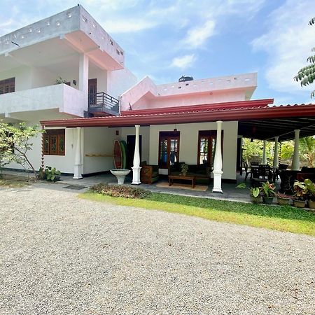 Makai Surf House Hotel Ahangama Buitenkant foto
