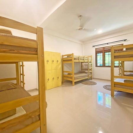 Makai Surf House Hotel Ahangama Buitenkant foto