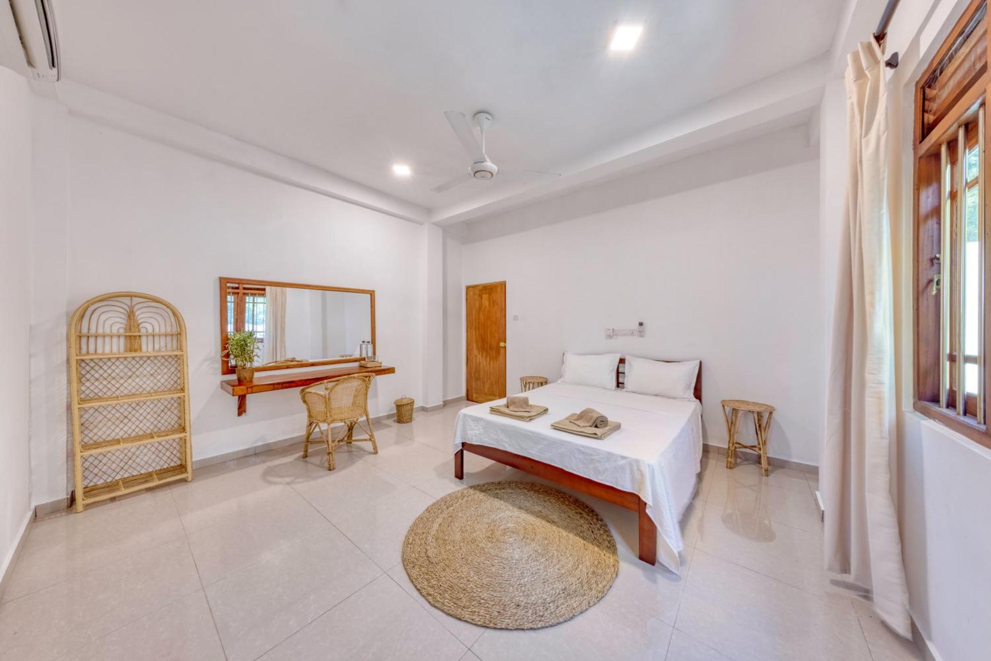 Makai Surf House Hotel Ahangama Buitenkant foto