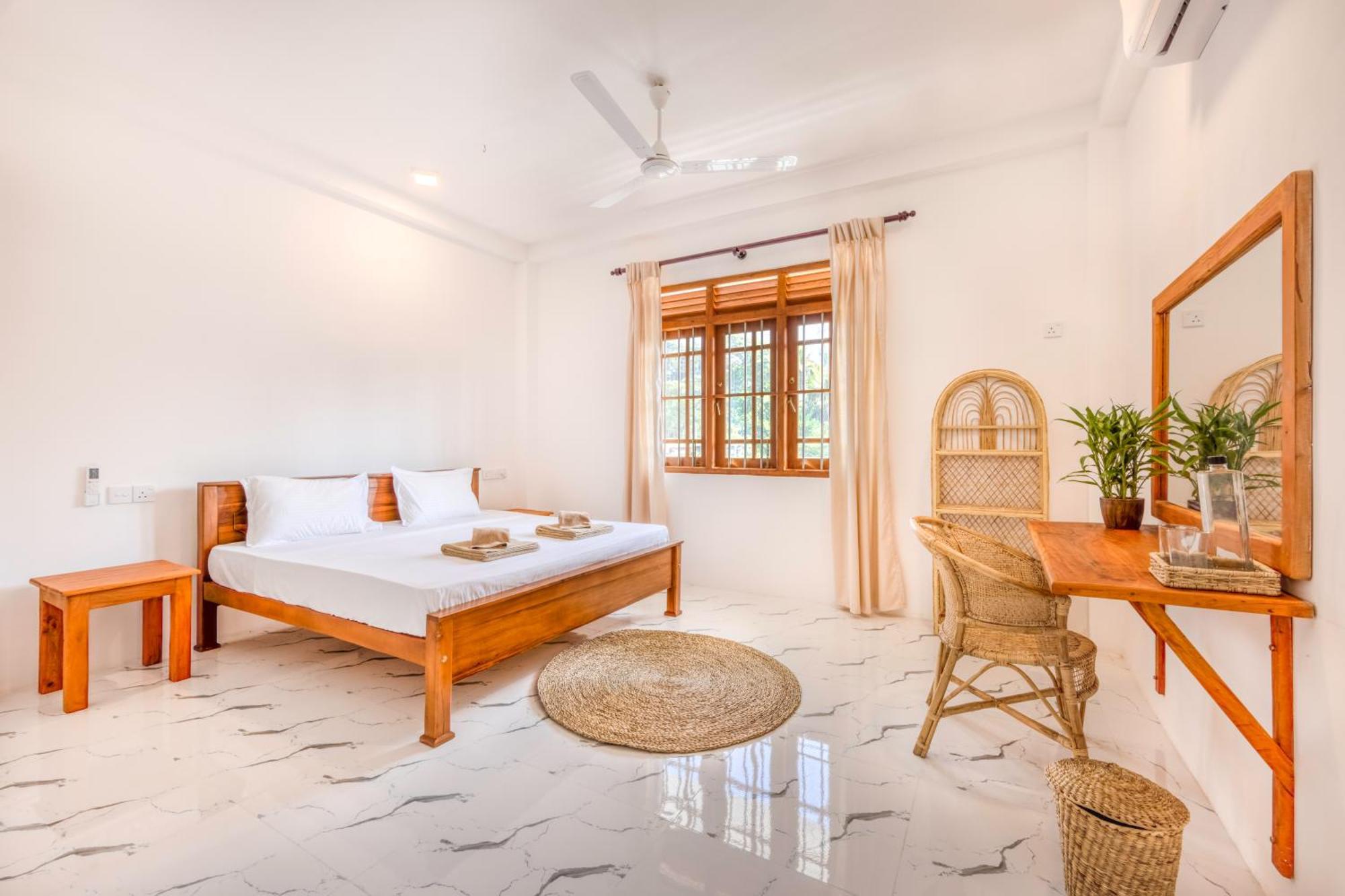 Makai Surf House Hotel Ahangama Buitenkant foto