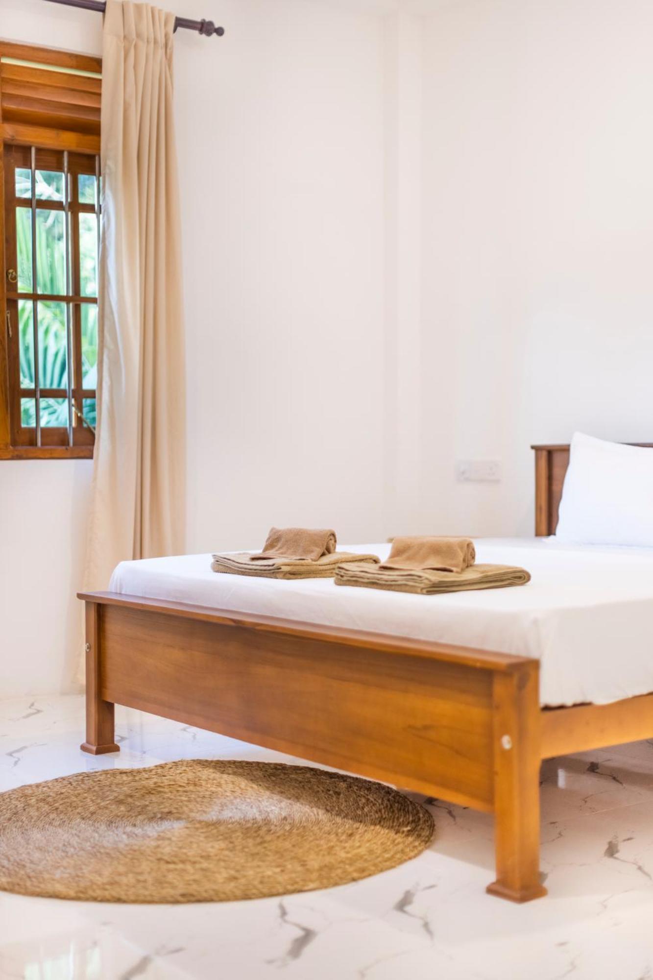 Makai Surf House Hotel Ahangama Buitenkant foto