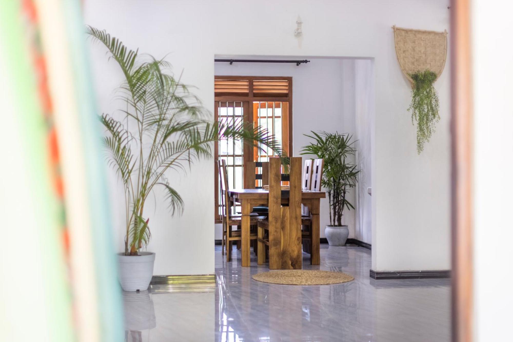 Makai Surf House Hotel Ahangama Buitenkant foto