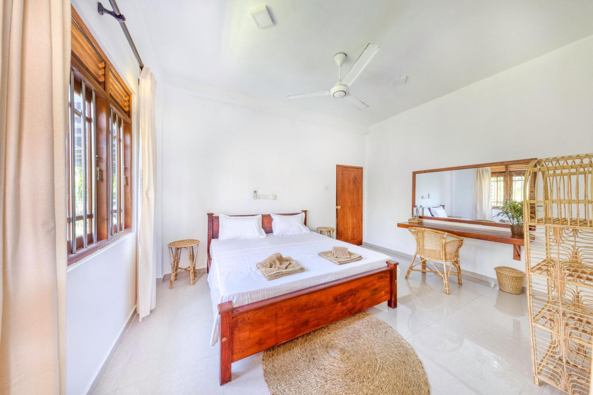 Makai Surf House Hotel Ahangama Buitenkant foto