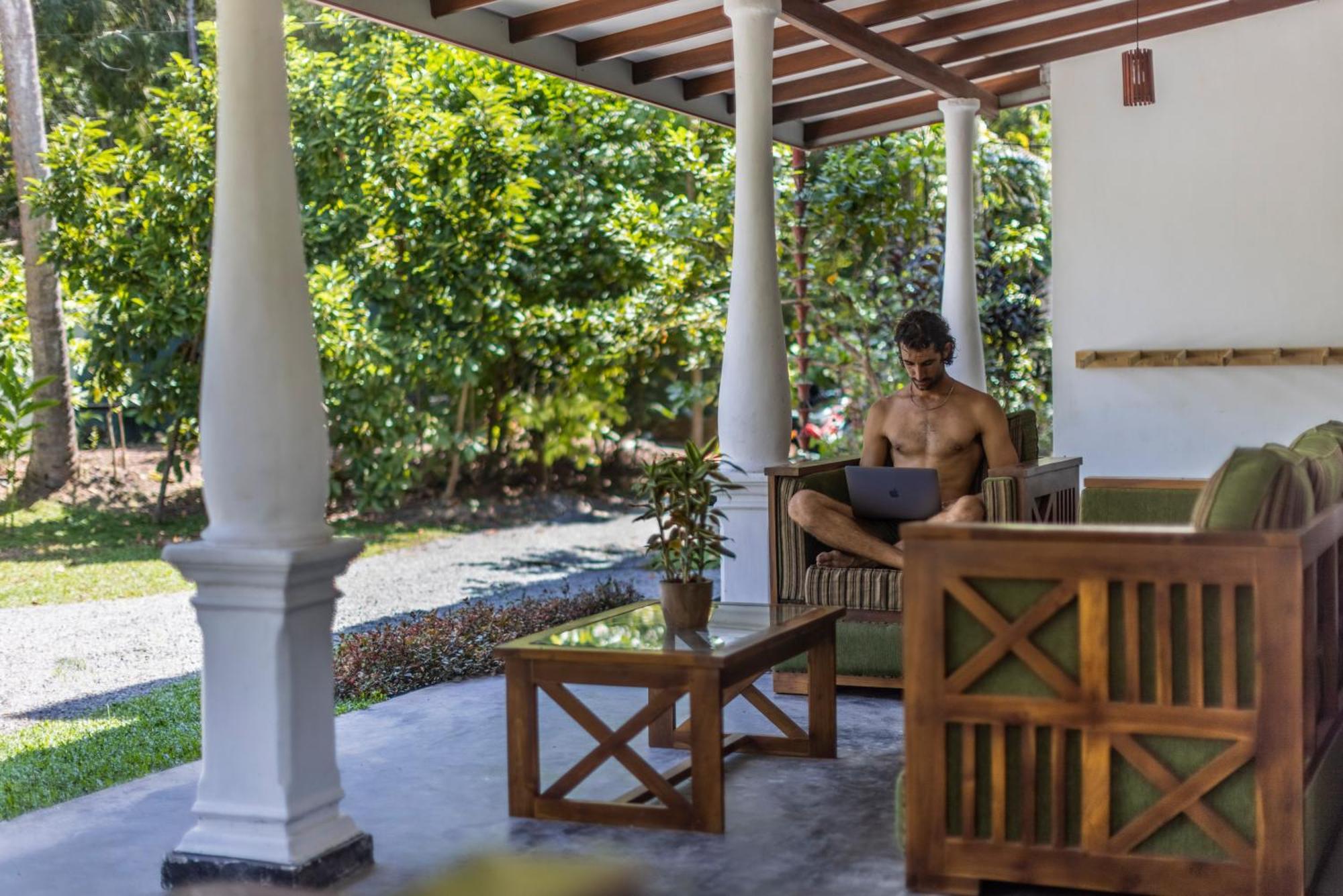 Makai Surf House Hotel Ahangama Buitenkant foto